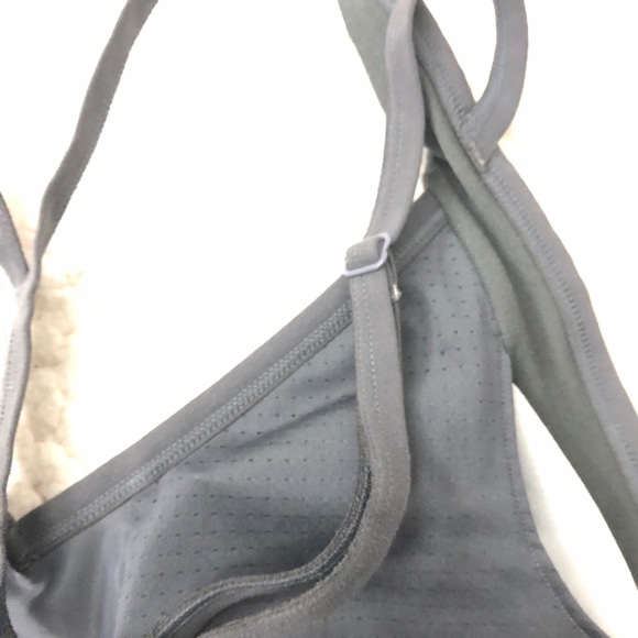 Women  swim top with adjustable straps - Picture 3 of 15